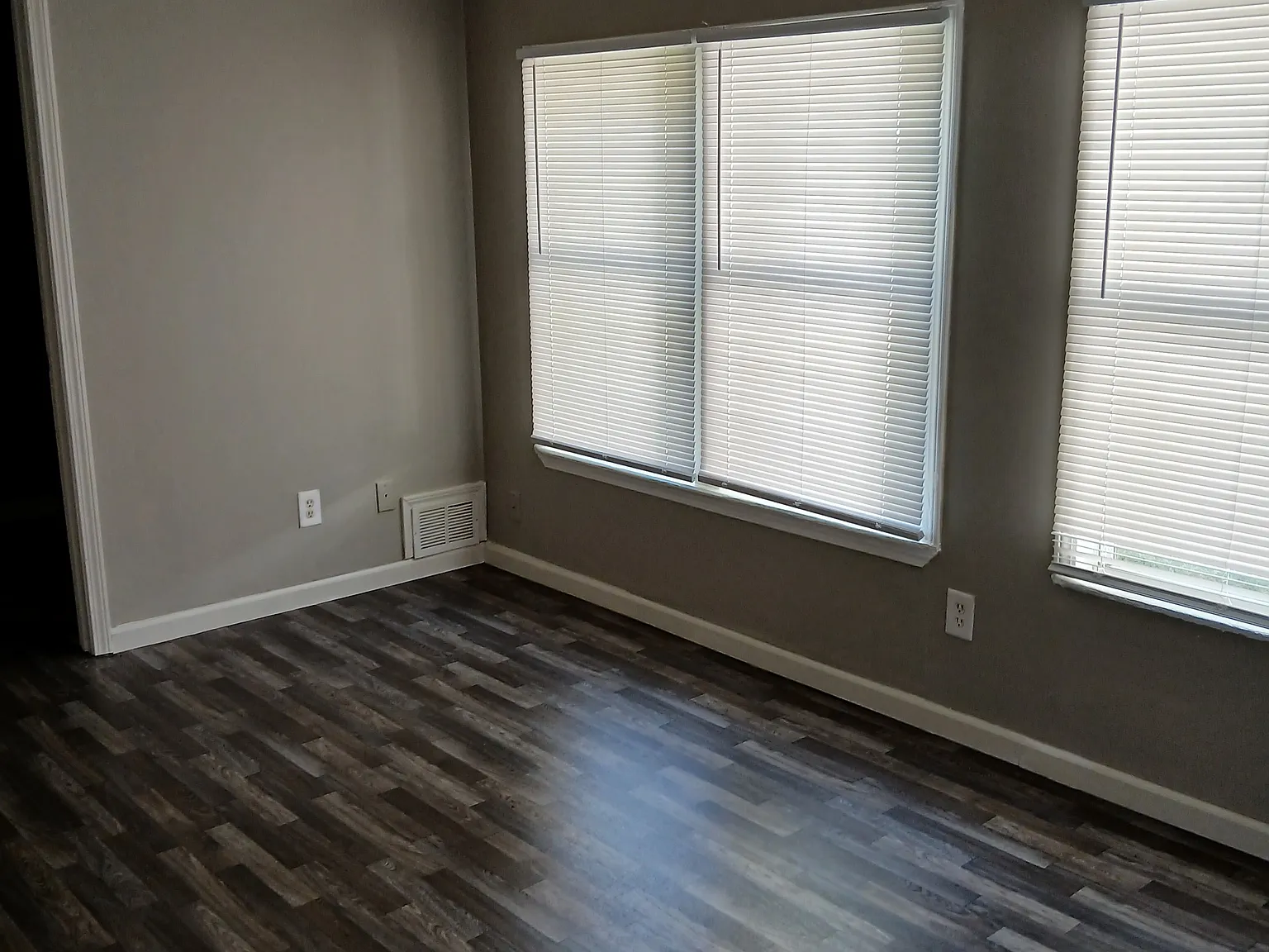 3 bed, 1300 sqft, $1,450 — Photo 2