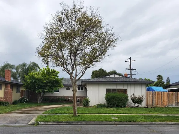 2925 N Crystal Ave, Fresno, CA 93705