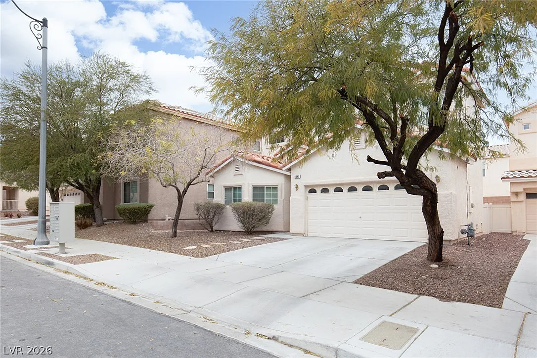 3 bed, 2.5 bath, 1992 sqft, $2,088 — Photo 3