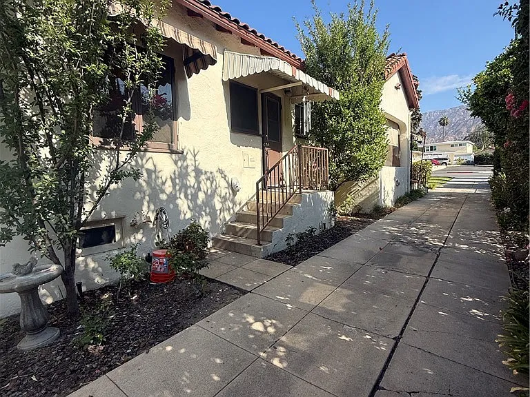 1968 E Washington Blvd — Photo 25