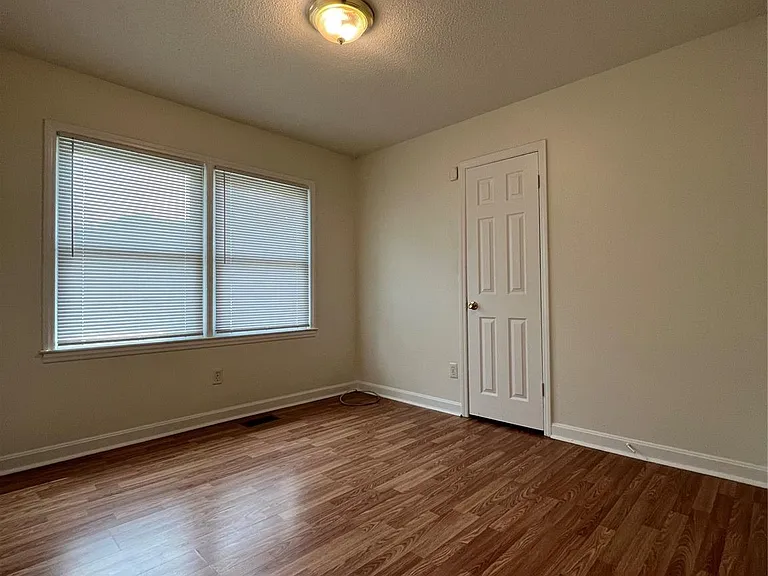 305 Briarwood Cir — Photo 13
