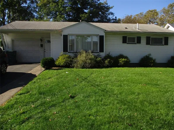 233 Northlane Dr, Rochester, NY 14621