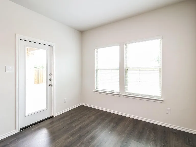 3124 Glazner Dr — Photo 2