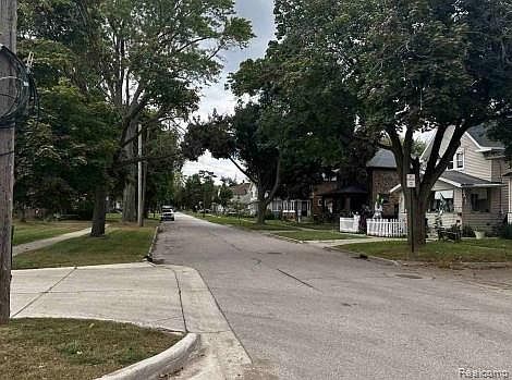 2nd image of 109 N Thompson St