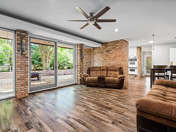 3rd image of 5580A Dawes Lane Ext