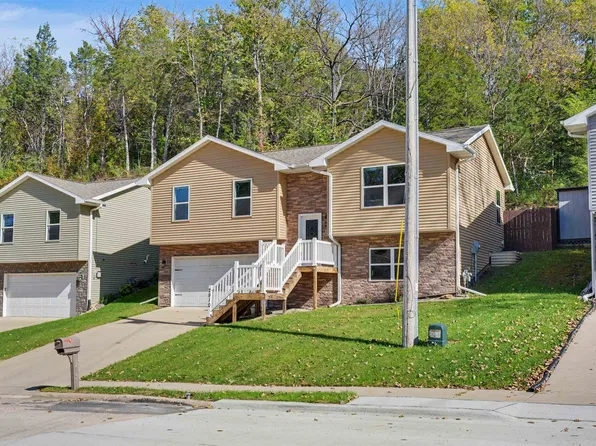 2910 N Grandview Ave, Dubuque, IA 52001
