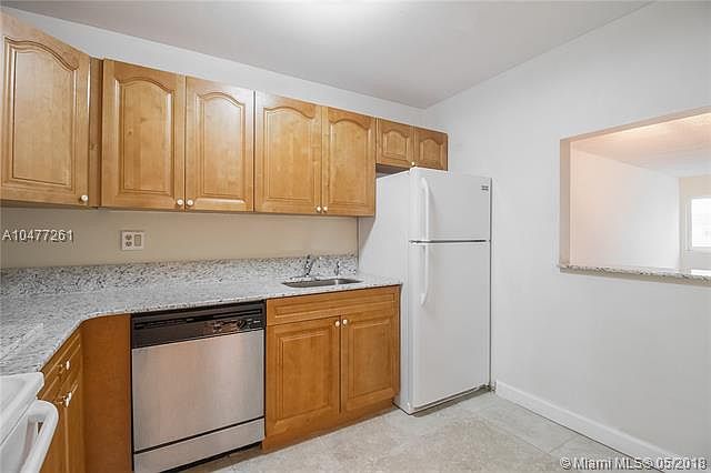 1st image of 140 Lakeview Dr APT 205