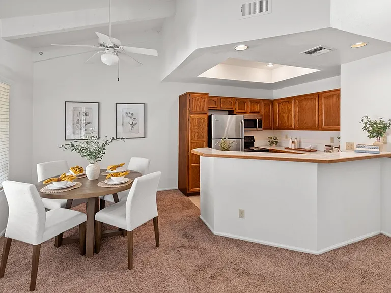 1017 E Maryland Ave #213 — Photo 7