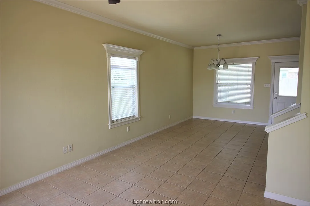 4 bed, 2.5 bath, 1657 sqft, $1,950 — Photo 3