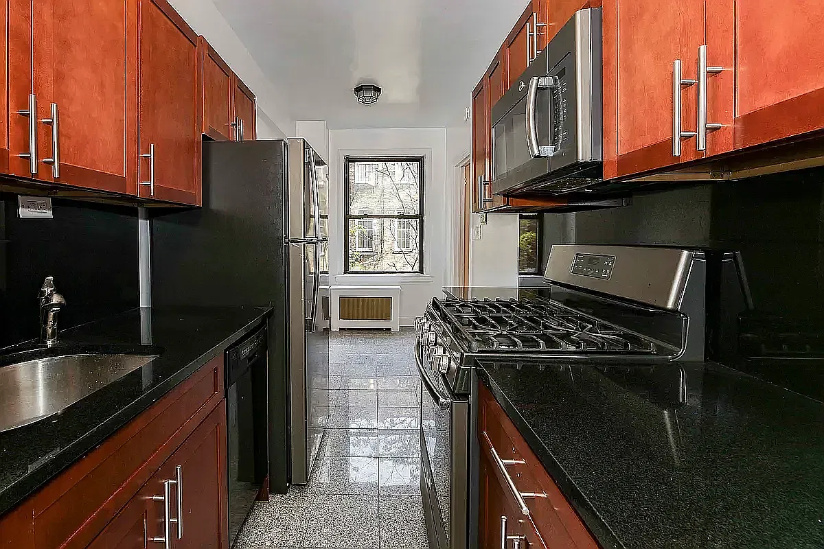 338 East 20th Street — Photo 3
