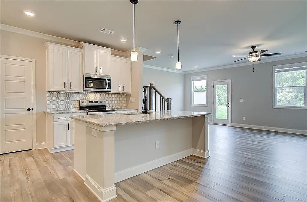3 bed, 2.5 bath, 1894 sqft, $2,099 — Photo 4
