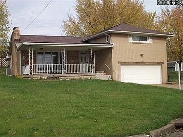 1st image of 490 Sanderson Ave