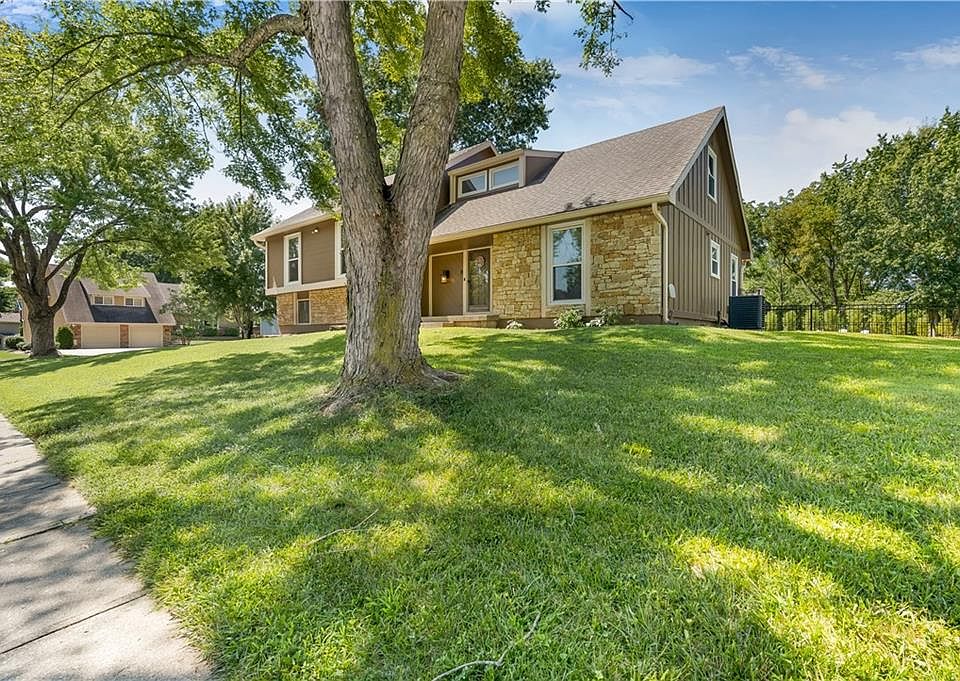 1st image of 4377 SW Breezy Point Ln