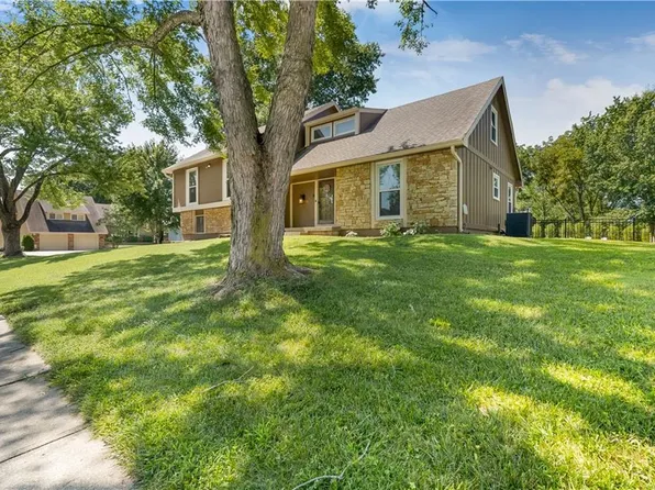 4377 SW Breezy Point Ln, Lees Summit, MO 64082