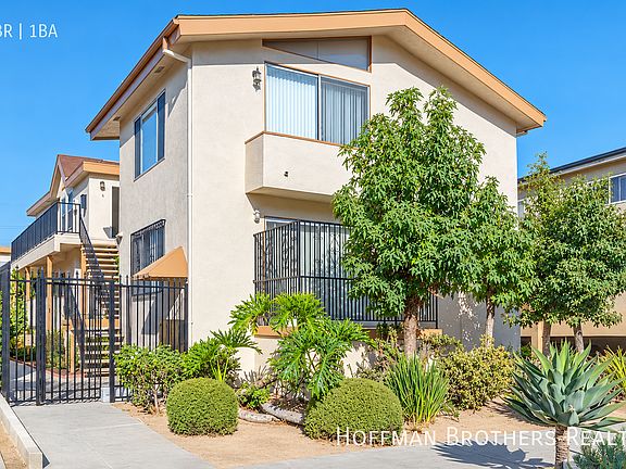 3rd image of 1439 S Point View St APT 5