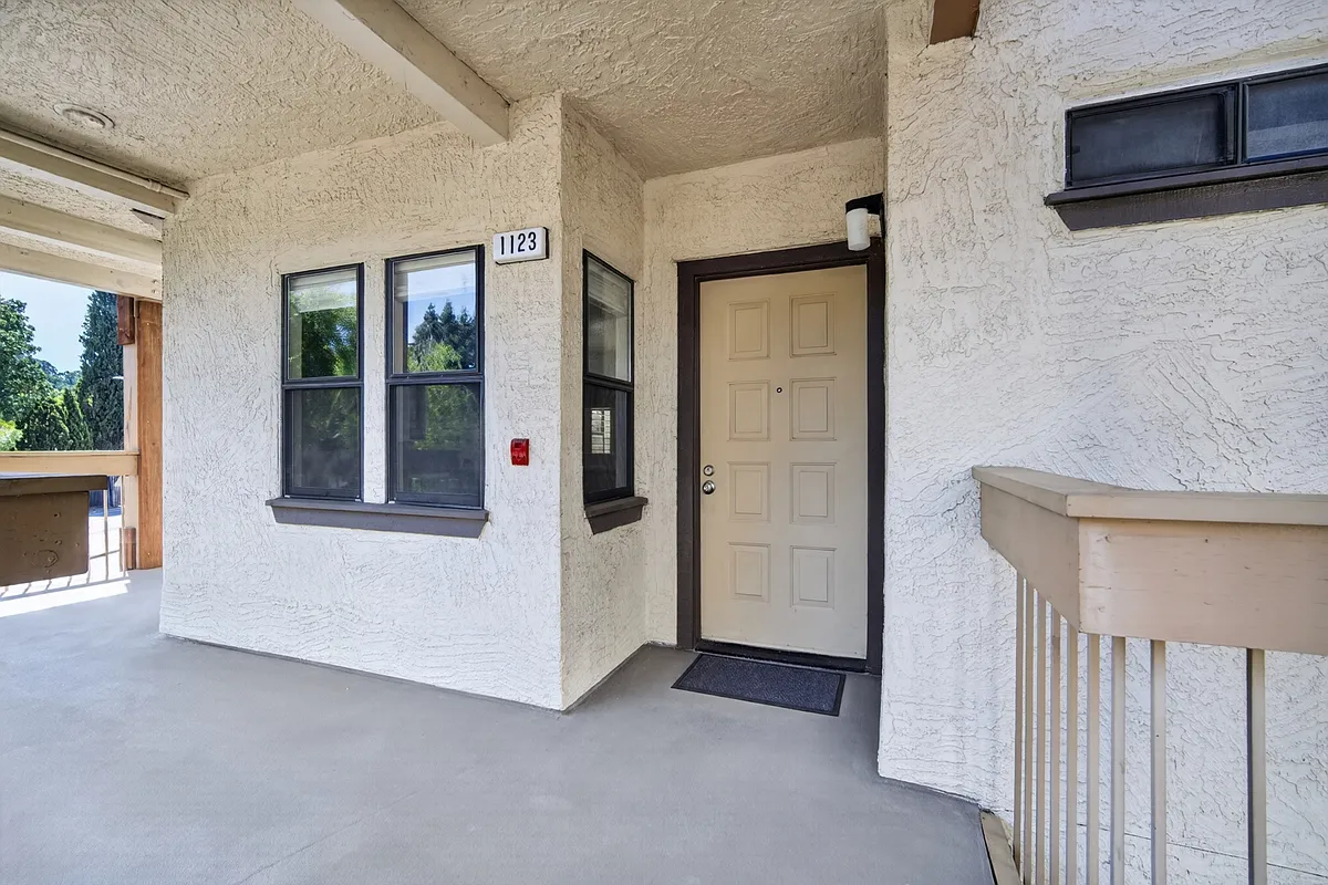 Building Photo - 1123 S Villa Way #1