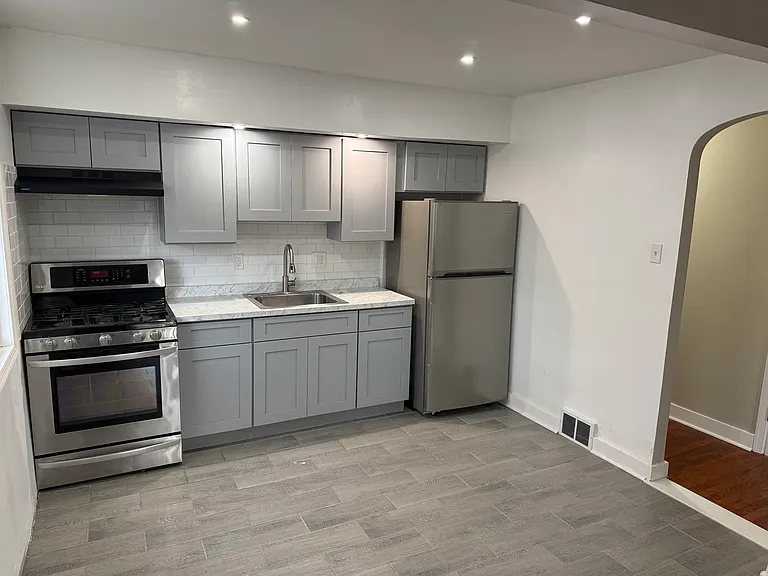 702 Brighton St #2 — Photo 3