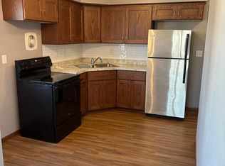 1435 Victoria Dr, Waukesha, WI 53189