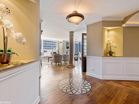 2nd image of 200 N Dearborn St Unit 3801