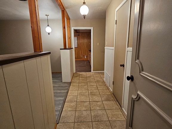 3rd image of 214 S Cobern Ave