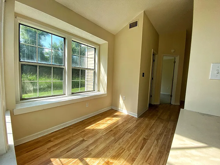 315 Lyons Cove Dr — Photo 6