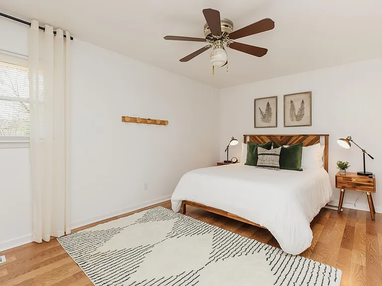 Bedroom 3 w/Queen Bed & TV