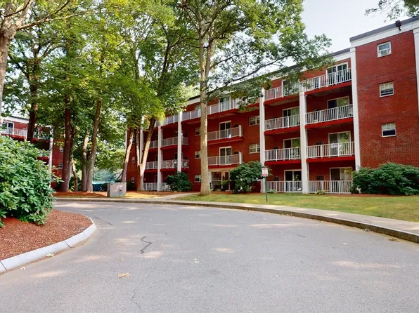 55 Greentree Ln APT 13, Weymouth, MA 02190