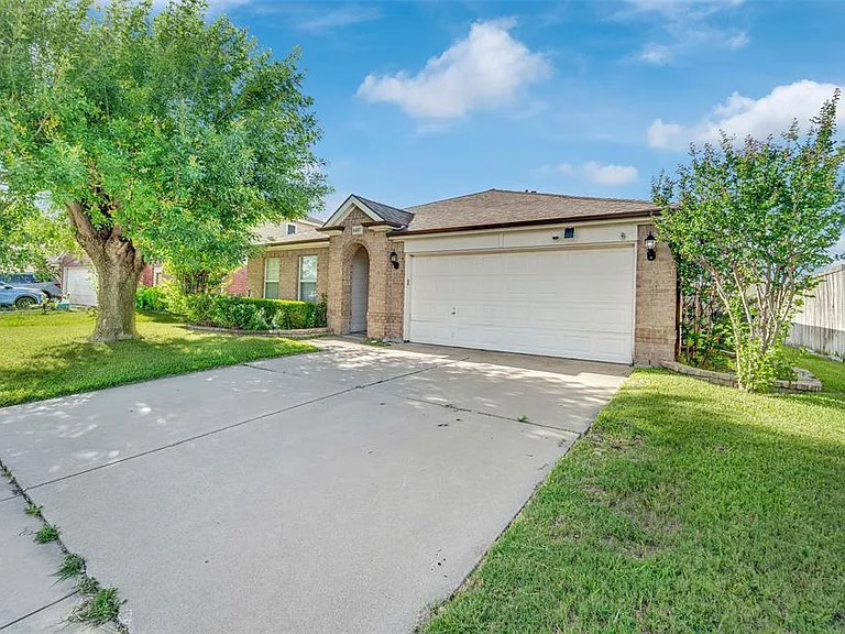 1407 Autumncrest Dr #5 — Photo 1