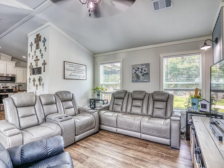 102 Hilltop Ct — Photo 13