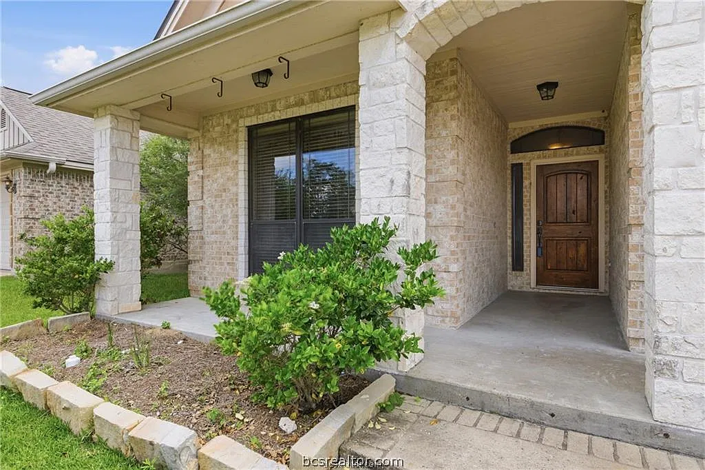 3 bed, 1670 sqft, $2,250 — Photo 2