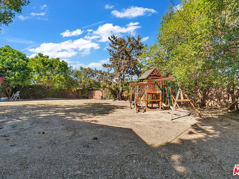 9322 Lasaine Ave — Photo 41