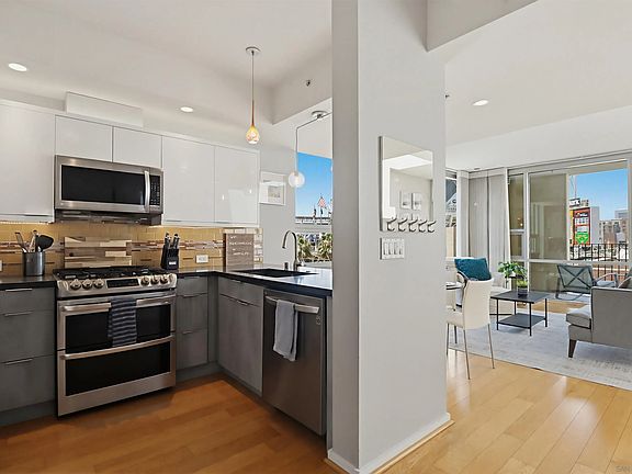 4th image of 321 10th Ave Unit 512