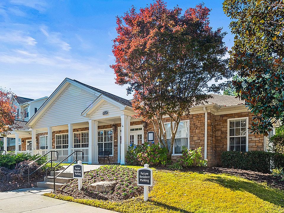 Leasing Office at Summer Park Apartments