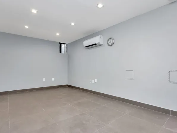 72-55 60 Lane image 13 of 28