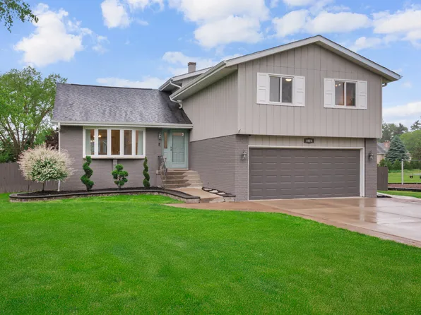 8924 Schafer Dr, Saint John, IN 46373