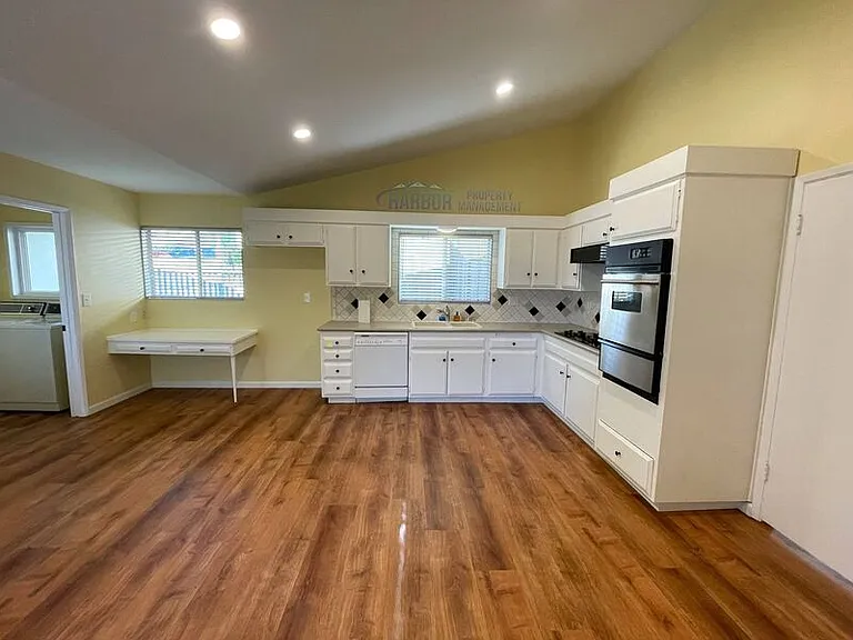 6932 Willowtree Dr — Photo 8