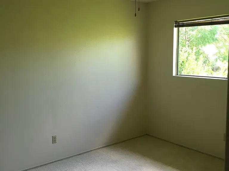 1607 Oakdale Ct — Photo 8