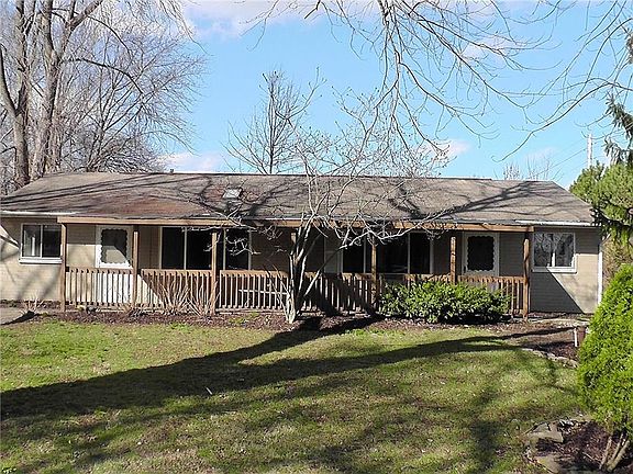 2nd image of 660 E 108th St