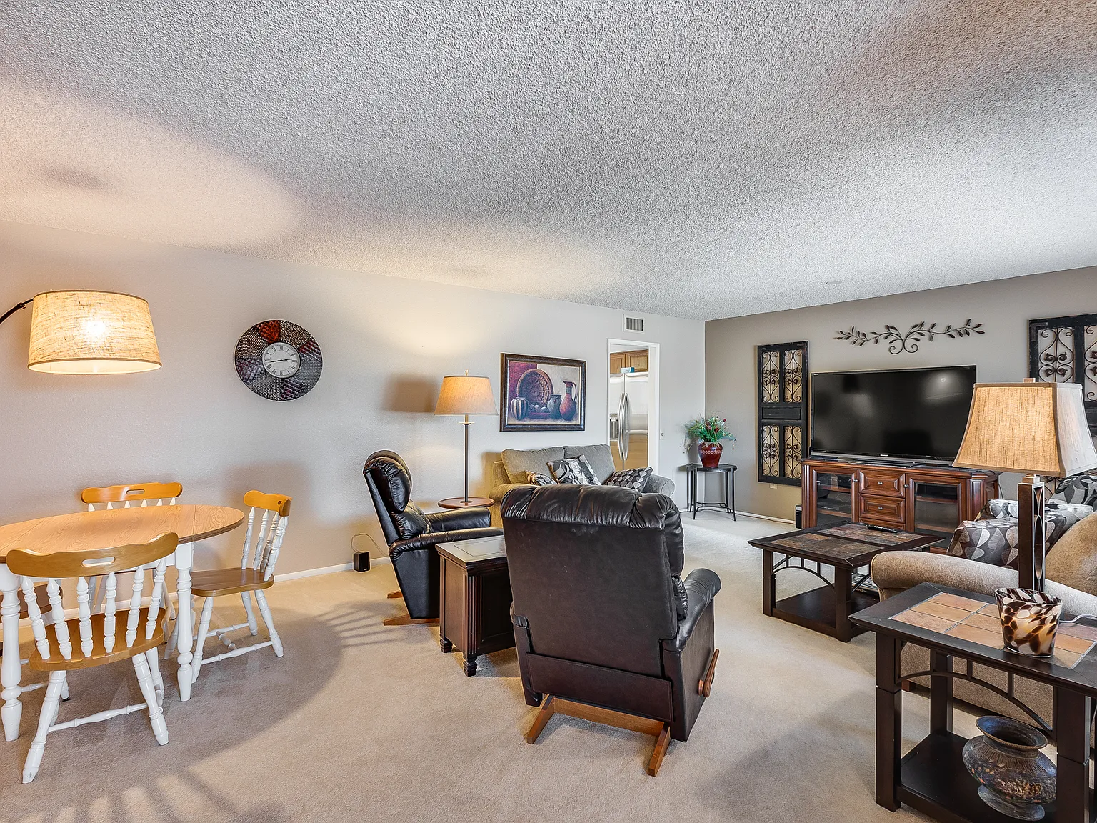 2 bed, 1827 sqft, $2,195 — Photo 2