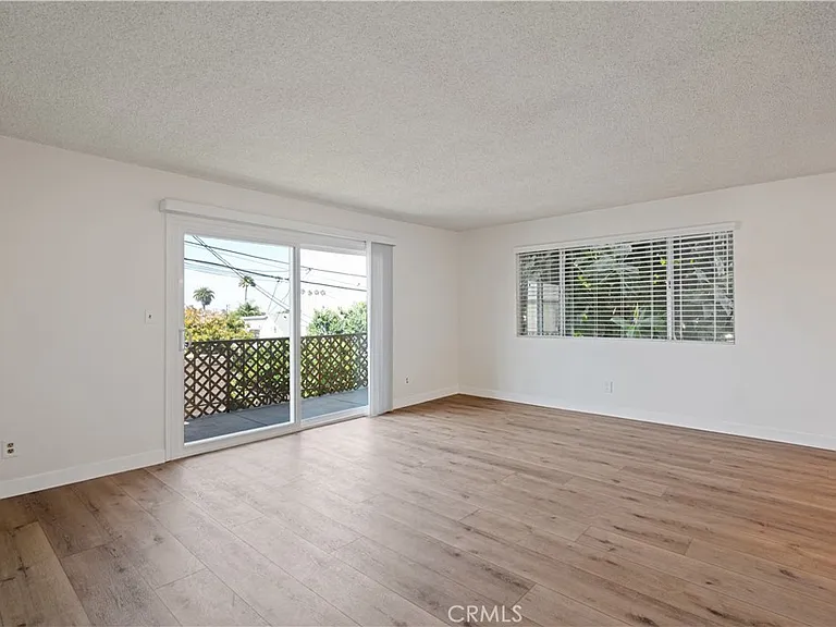 972 W 14th St #3 — Photo 12