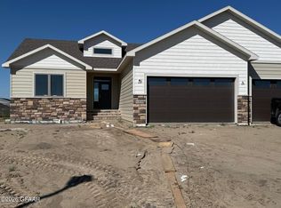 6438 Yukon Ln, Grand Forks, ND 58201