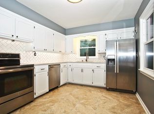 2408 N 115th St, Wauwatosa, WI 53226