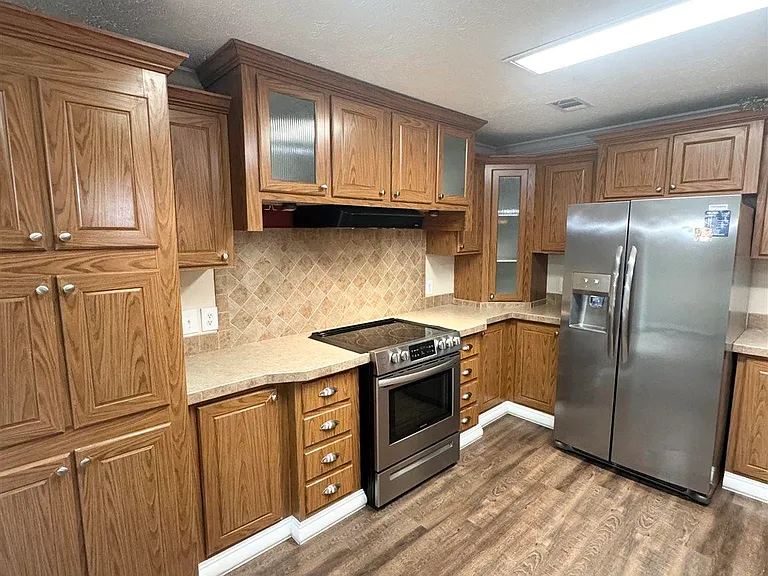 1002 Mills Ave — Photo 9