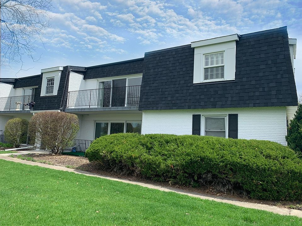 1st image of 1133 W Royal St #205