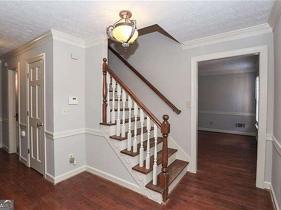 5th image of 3122 Henderson Walk