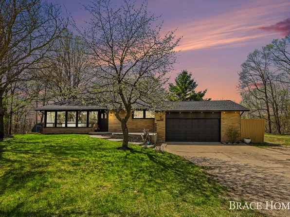 249 Thurman St, Belding, MI 48809