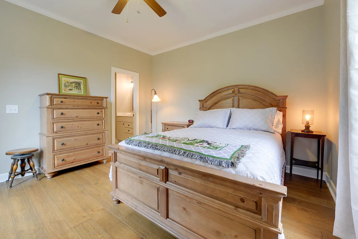 2 bed, 2.0 bath, 893 sqft, $2,715 — Photo 4