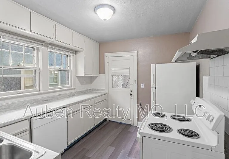 5303 Charlotte St #1 — Photo 18