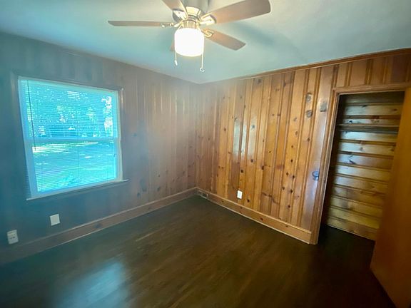 4th image of 1133 Roanoke Ave