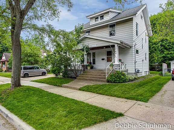 3rd image of 1745 Coit Ave NE